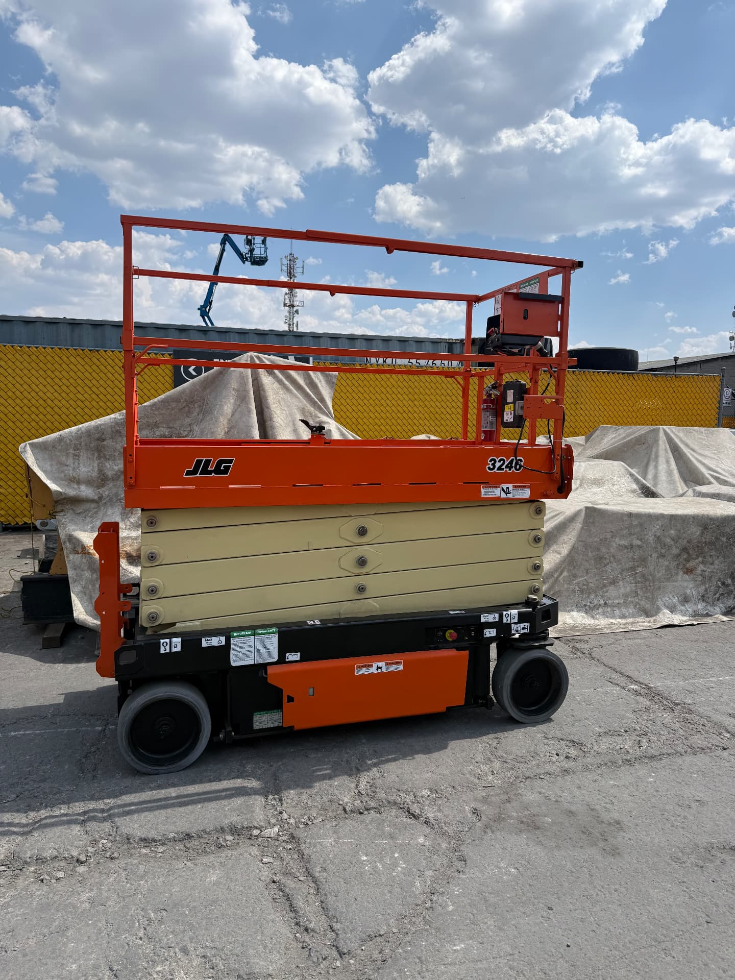 Plataforma de tijera JLG R3246 de la flota KRATOS